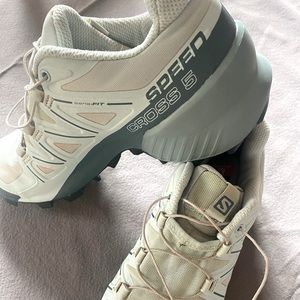 Cross 5 Salomon fit shoe